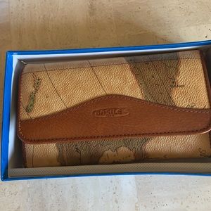 Women’s beautiful billfold